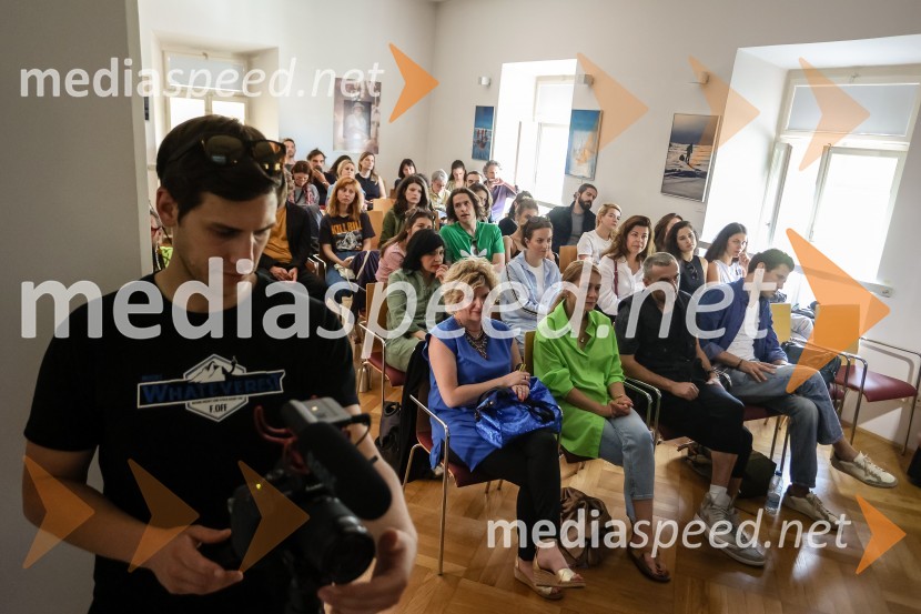 ReActing as a Star - igrajo lokalno, delujejo globalno,  druženje z mediji