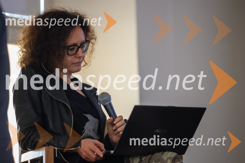  Mateja Valentinčič, novinarkaReActing as a Star - igrajo lokalno, delujejo globalno,  druženje z mediji