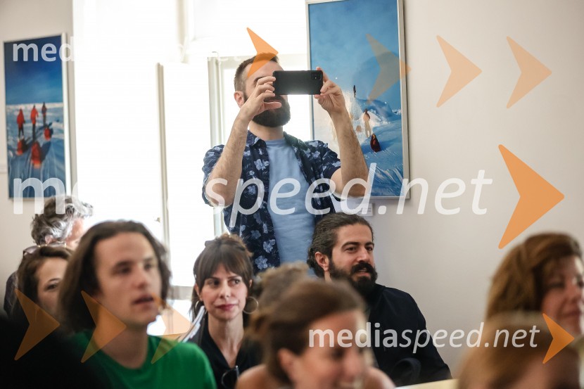 ReActing as a Star - igrajo lokalno, delujejo globalno,  druženje z mediji