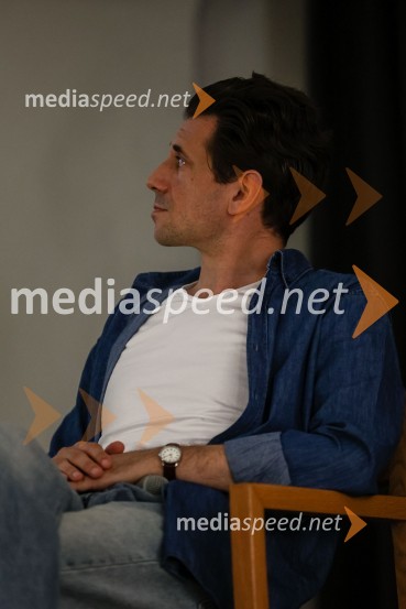  Alban Ukaj, igralecReActing as a Star - igrajo lokalno, delujejo globalno,  druženje z mediji