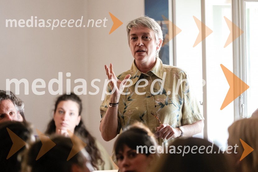  Nathalie CheronReActing as a Star - igrajo lokalno, delujejo globalno,  druženje z mediji