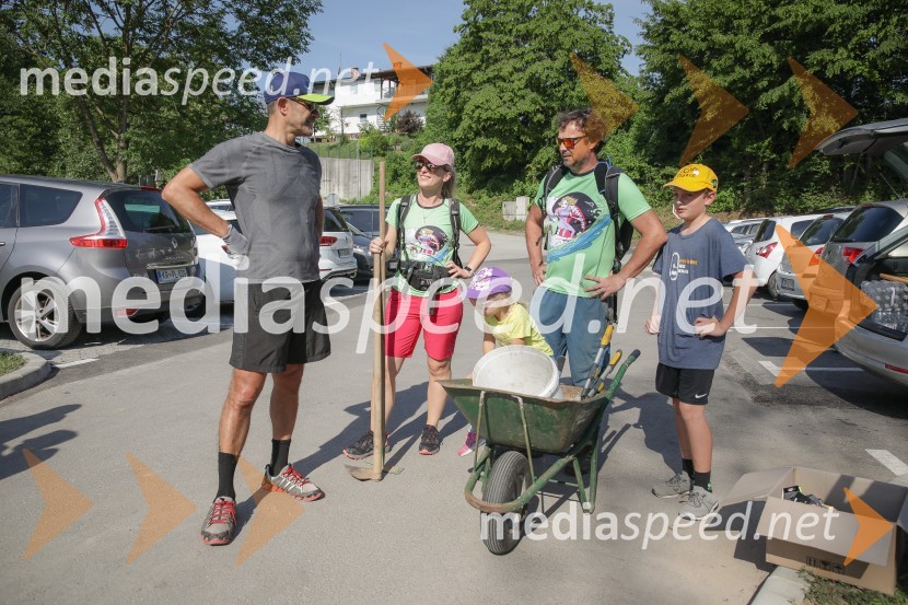  Matjaž Rakovec, župan Mestne občine Kranj;  ... ;  ... ;  ... Akcija Očistimo Kranj invazivk