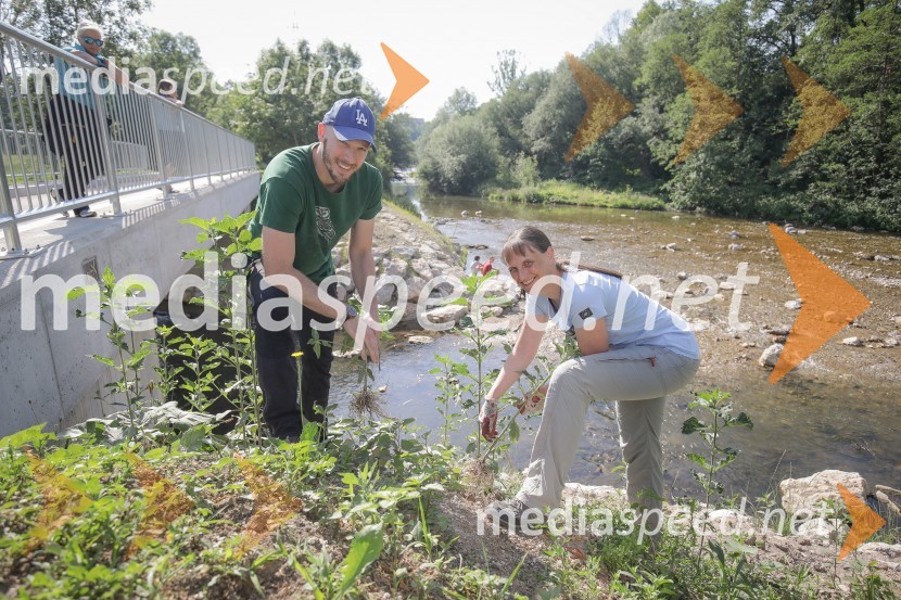  ... ;  Sonja Rozman, Zavod RS za varstvo naraveAkcija Očistimo Kranj invazivk