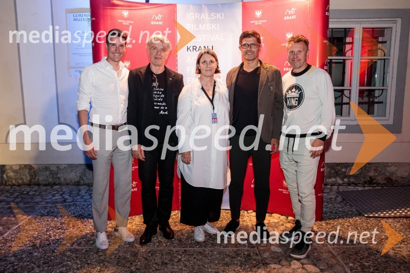  Janez Černe, podžupan Mestne občine Kranj;  Branko Završan, igralec;  Maja Sever, igralka;  Matjaž Rakovec, župan Mestne občine Kranj;  ... Filmski festival Krafft, zaključek