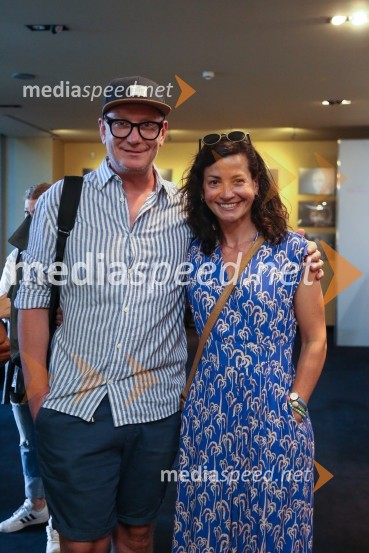  Uroš Smolej, igralec;  Simona  Belle, služba za stike z javnostmi MGLDan v spomin na Gašperja Tiča, dobrodelna predstava