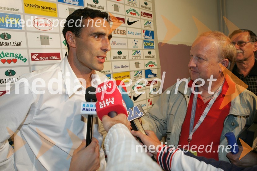 Nogometaš Stipe Balajič med novinarjiStipe Balajič poslovilna tekma