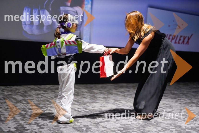  ... ;  Teja  Jugovic, spletna vplivnica, Cool mamacitaKozmoblisk, družinski dan v Cineplexx Ljubljana