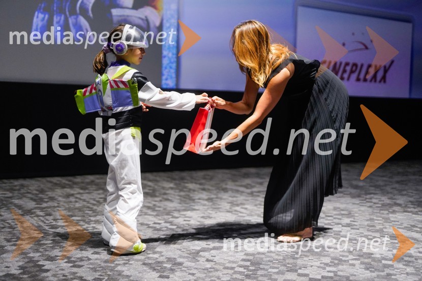  ... ;  Teja  Jugovic, spletna vplivnica, Cool mamacitaKozmoblisk, družinski dan v Cineplexx Ljubljana