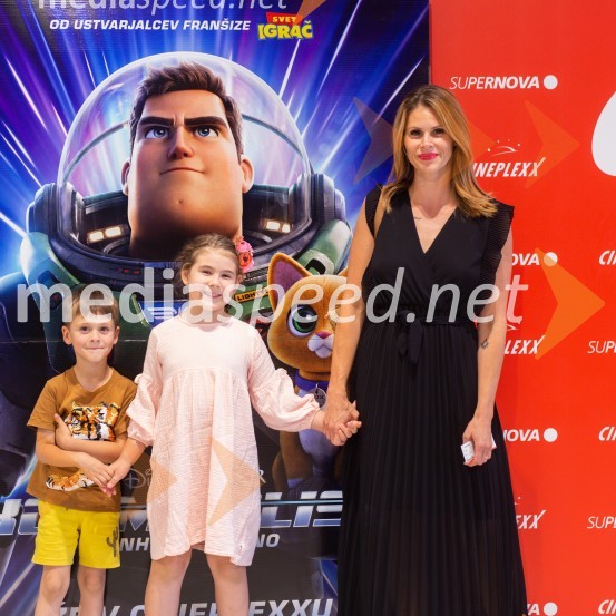  ... ;  ... ;  Teja  Jugovic, spletna vplivnica, Cool mamacitaKozmoblisk, družinski dan v Cineplexx Ljubljana