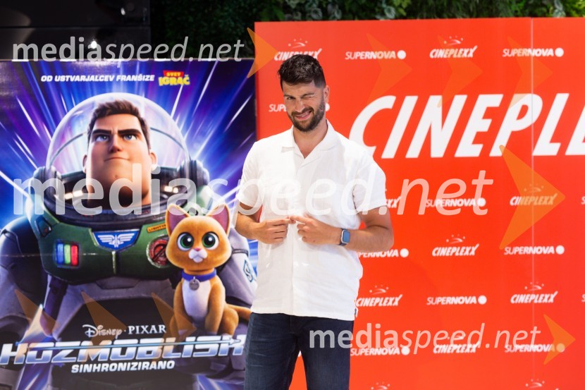  Uroš Bitenc, moderator, vplivnešKozmoblisk, družinski dan v Cineplexx Ljubljana