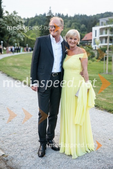  Janez  Škrabec, direktor Riko d.o.o., predsednik Slovensko-ruskega poslovnega sveta;  Sonja Poljanšek Škrabec, lastnica Welness centra SunnyKresna noč 2022, dobrodelna prireditev Lions kluba Ljubljana Ilirija