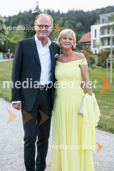  Janez  Škrabec, direktor Riko d.o.o., predsednik Slovensko-ruskega poslovnega sveta;  Sonja Poljanšek Škrabec, lastnica Welness centra SunnyKresna noč 2022, dobrodelna prireditev Lions kluba Ljubljana Ilirija