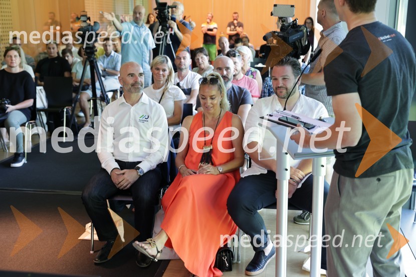  ... ;  Mateja Kos;  ... Predstavitev biografije Mateja Mohoriča