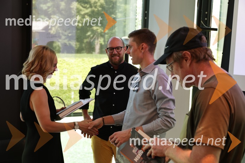  ... ;  Uroš Buh, glasbenik, igralec;  Matej Mahorič, kolesar;  Tadej  Golob, pisateljPredstavitev biografije Mateja Mohoriča