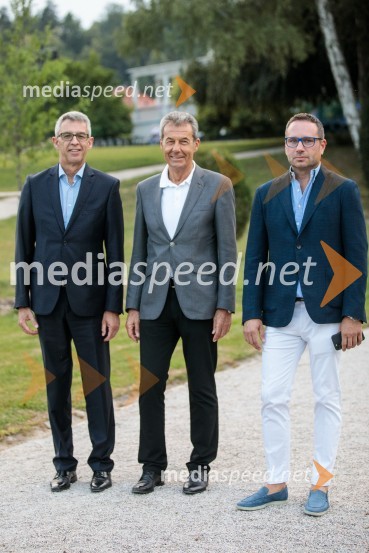  Andrej  Kren, glavni direktor družbe Delo d.o.o.;  Stojan Petrič, nekdanji predsednik uprave družbe FMR;  ... Kresna noč 2022, dobrodelna prireditev Lions kluba Ljubljana Ilirija