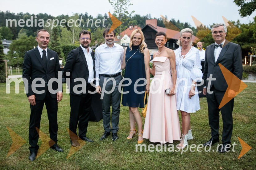  ... ;  ... ;  ... ;  Ajša Vodnik, izvršna direktorica AmCham (Ameriška gospodarska zbornica); dr. Maja Zalaznik, nekdanja ministrica za izobraževanje, znanost in šport;  ... ;  Aleksander  Zalaznik, generalni direktor Danfoss Trata, predsednik Združenja ManagerKresna noč 2022, dobrodelna prireditev Lions kluba Ljubljana Ilirija