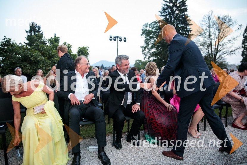  Sonja Poljanšek Škrabec, lastnica Welness centra Sunny;  Janez  Škrabec, direktor Riko d.o.o., predsednik Slovensko-ruskega poslovnega sveta;  Ernest Novak, plastični kirurg;  Primož Kozina, odvetnikKresna noč 2022, dobrodelna prireditev Lions kluba Ljubljana Ilirija