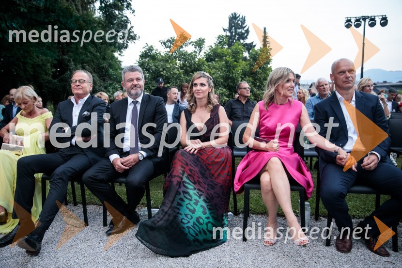  Sonja Poljanšek Škrabec, lastnica Welness centra Sunny;  Janez  Škrabec, direktor Riko d.o.o., predsednik Slovensko-ruskega poslovnega sveta;  Ernest Novak, plastični kirurg;  Nejka  Grabnar,  HR & Communications Business Partner, Numip;  Barbara Uranjek, direktorica, Britansko-slovenska gospodarska zbornica;  Primož Kozina, odvetnikKresna noč 2022, dobrodelna prireditev Lions kluba Ljubljana Ilirija