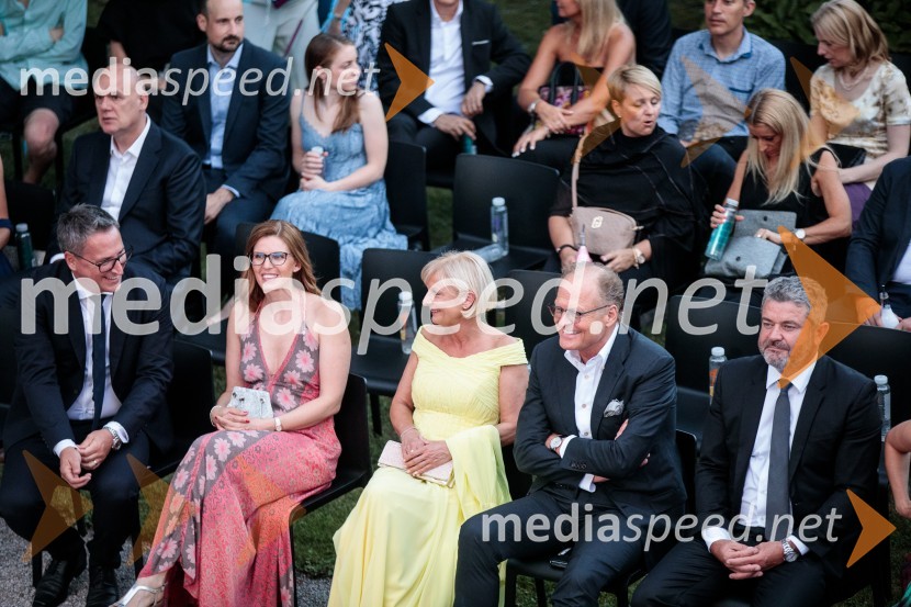  ... ;  ... ;  Sonja Poljanšek Škrabec, lastnica Welness centra Sunny;  Janez  Škrabec, direktor Riko d.o.o., predsednik Slovensko-ruskega poslovnega sveta;  Ernest Novak, plastični kirurgKresna noč 2022, dobrodelna prireditev Lions kluba Ljubljana Ilirija