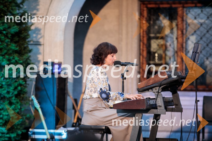  Jadranka Juras, pevkaKresna noč 2022, dobrodelna prireditev Lions kluba Ljubljana Ilirija