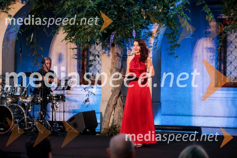  Tajda Lekše, voditeljicaKresna noč 2022, dobrodelna prireditev Lions kluba Ljubljana Ilirija