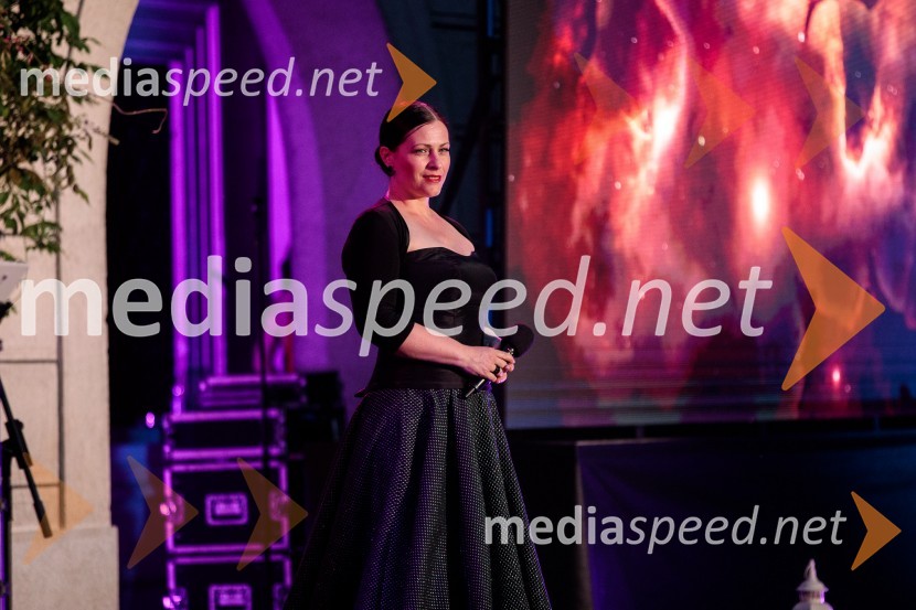  Nuška Drašček, pevkaKresna noč 2022, dobrodelna prireditev Lions kluba Ljubljana Ilirija