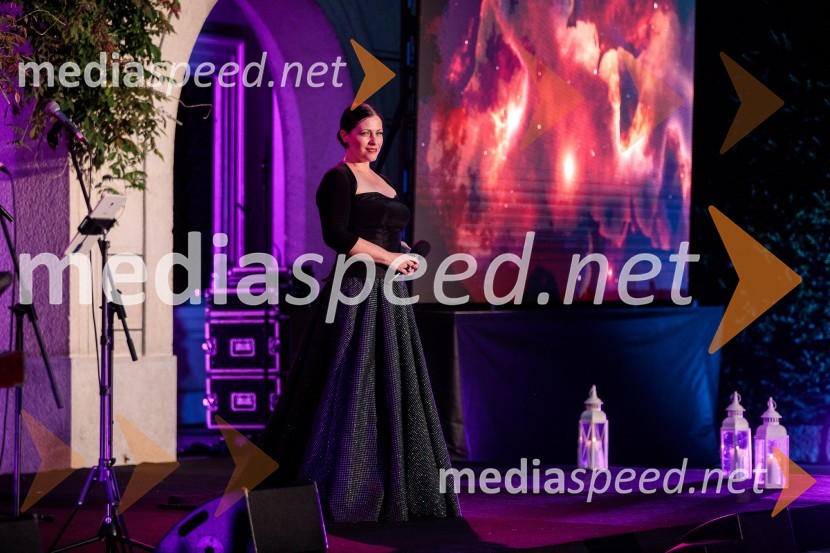  Nuška Drašček, pevkaKresna noč 2022, dobrodelna prireditev Lions kluba Ljubljana Ilirija