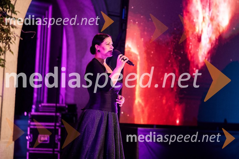  Nuška Drašček, pevkaKresna noč 2022, dobrodelna prireditev Lions kluba Ljubljana Ilirija