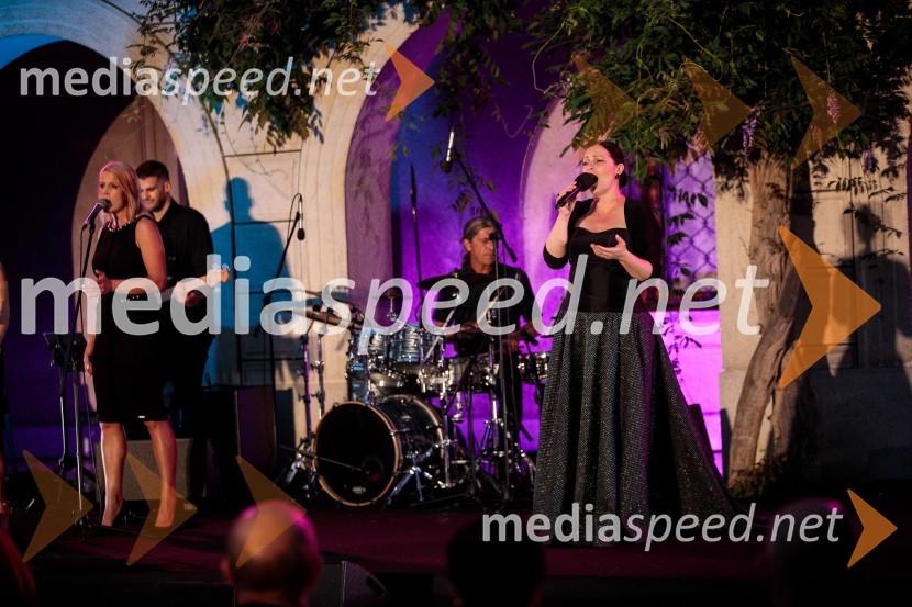  ... ;  Nuška Drašček, pevkaKresna noč 2022, dobrodelna prireditev Lions kluba Ljubljana Ilirija