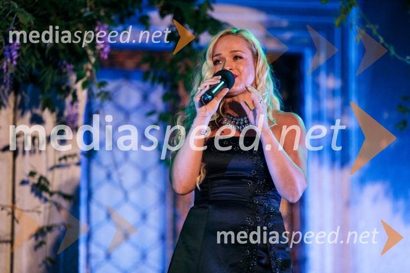  Nina Dominko, operna pevkaKresna noč 2022, dobrodelna prireditev Lions kluba Ljubljana Ilirija