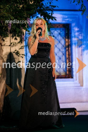  Nina Dominko, operna pevkaKresna noč 2022, dobrodelna prireditev Lions kluba Ljubljana Ilirija