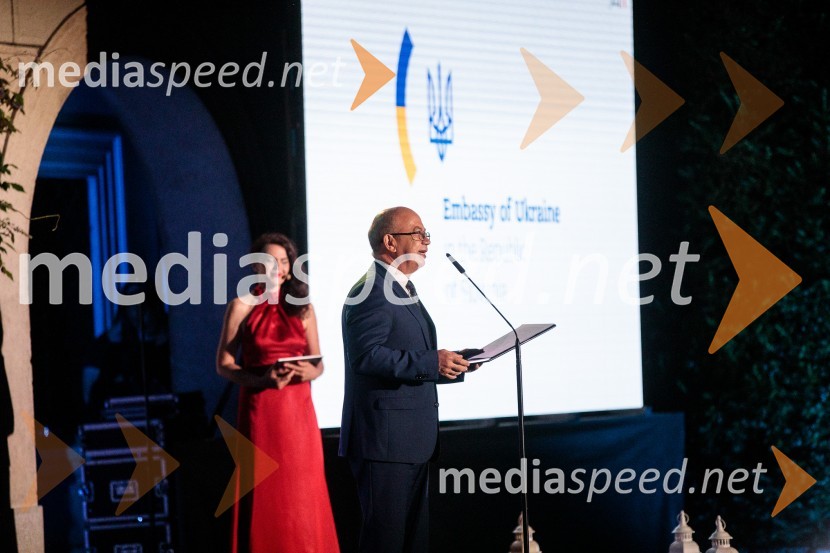  Tajda Lekše, voditeljica;  Mihajlo  Brodovič, ukrajinski veleposlanik v SlovenijiKresna noč 2022, dobrodelna prireditev Lions kluba Ljubljana Ilirija