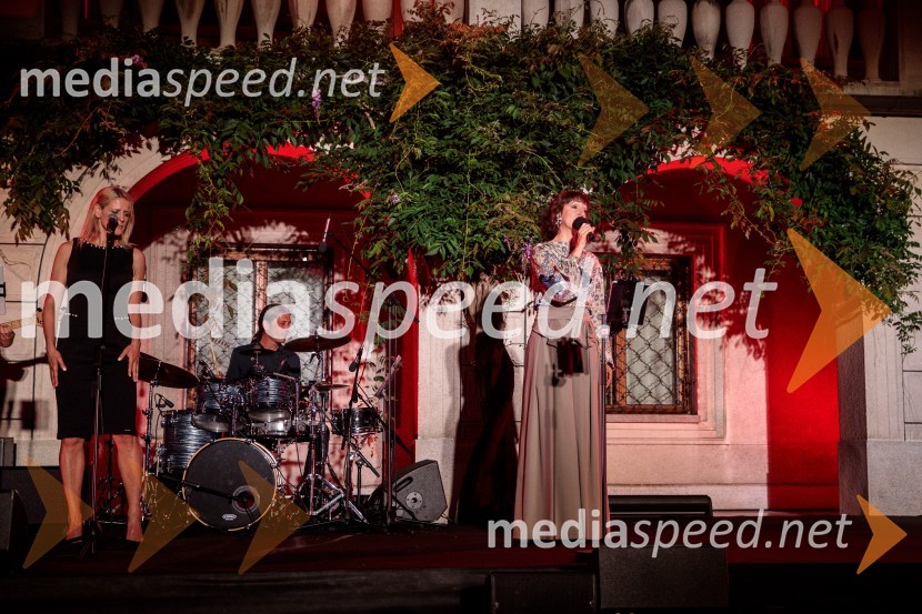  Jadranka Juras, pevkaKresna noč 2022, dobrodelna prireditev Lions kluba Ljubljana Ilirija