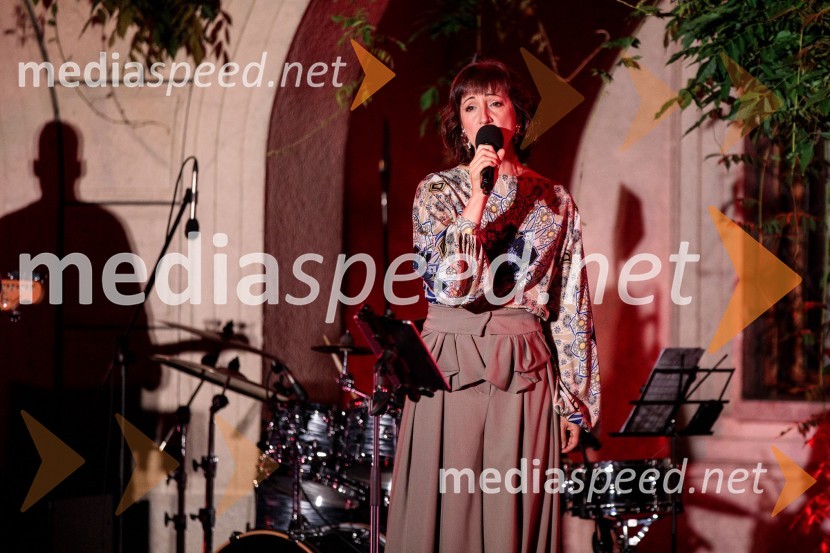  Jadranka Juras, pevkaKresna noč 2022, dobrodelna prireditev Lions kluba Ljubljana Ilirija