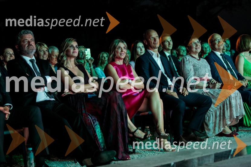  Ernest Novak, plastični kirurg;  Nejka  Grabnar,  HR & Communications Business Partner, Numip;  Barbara Uranjek, direktorica, Britansko-slovenska gospodarska zbornica;  Primož Kozina, odvetnik;  ... ;  Mihajlo  Brodovič, ukrajinski veleposlanik v SlovenijiKresna noč 2022, dobrodelna prireditev Lions kluba Ljubljana Ilirija