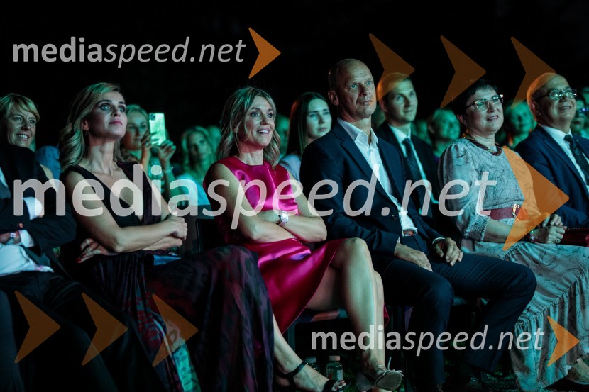  Nejka  Grabnar,  HR & Communications Business Partner, Numip;  Barbara Uranjek, direktorica, Britansko-slovenska gospodarska zbornica;  Primož Kozina, odvetnik;  ... ;  Mihajlo  Brodovič, ukrajinski veleposlanik v SlovenijiKresna noč 2022, dobrodelna prireditev Lions kluba Ljubljana Ilirija