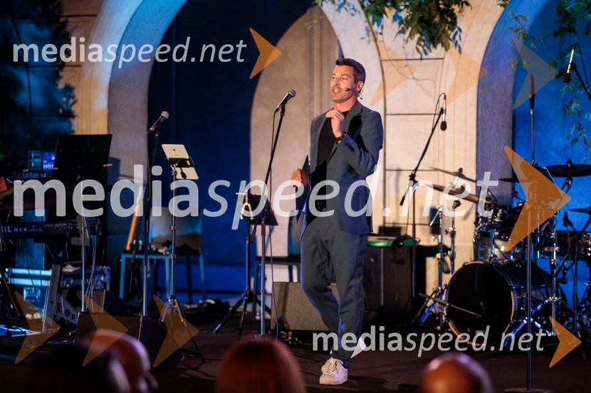  Klemen Bučan, radijski voditelj, stand-up komik, DJKresna noč 2022, dobrodelna prireditev Lions kluba Ljubljana Ilirija