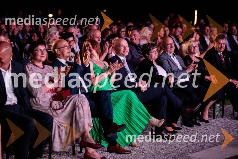  ... ;  Mihajlo  Brodovič, ukrajinski veleposlanik v Sloveniji;  Maja Vidergar , predsednica Lions kluba Ljubljana Iliriia;  ... ;  ... ;  ... ;  ... ;  ... Kresna noč 2022, dobrodelna prireditev Lions kluba Ljubljana Ilirija