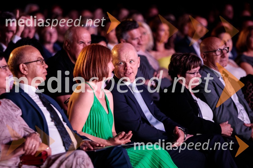  Maja Vidergar , predsednica Lions kluba Ljubljana Iliriia;  ... Kresna noč 2022, dobrodelna prireditev Lions kluba Ljubljana Ilirija