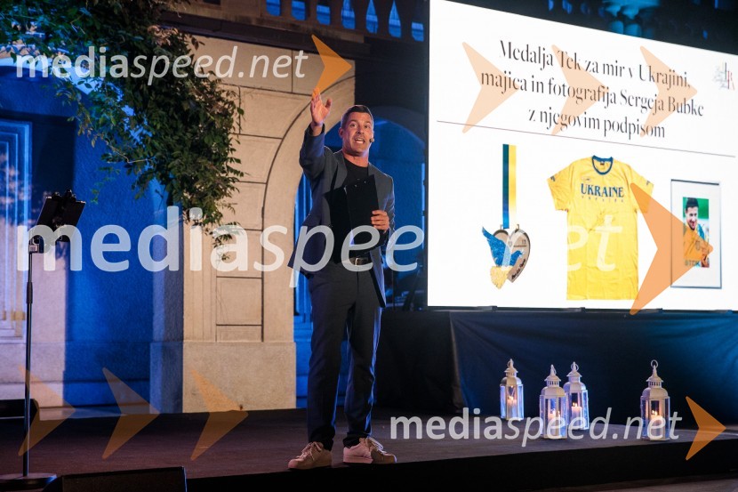  Klemen Bučan, radijski voditelj, stand-up komik, DJKresna noč 2022, dobrodelna prireditev Lions kluba Ljubljana Ilirija