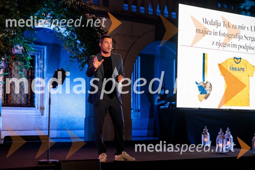  Klemen Bučan, radijski voditelj, stand-up komik, DJKresna noč 2022, dobrodelna prireditev Lions kluba Ljubljana Ilirija