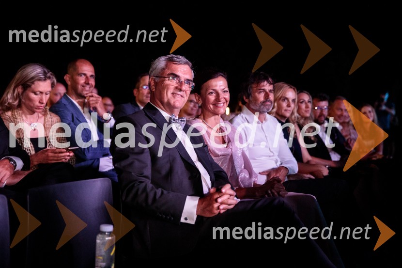  Aleksander  Zalaznik, generalni direktor Danfoss Trata, predsednik Združenja Manager; dr. Maja Zalaznik, nekdanja ministrica za izobraževanje, znanost in športKresna noč 2022, dobrodelna prireditev Lions kluba Ljubljana Ilirija