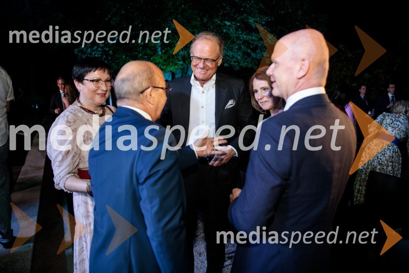  ... ;  Mihajlo  Brodovič, ukrajinski veleposlanik v Sloveniji;  Janez  Škrabec, direktor Riko d.o.o., predsednik Slovensko-ruskega poslovnega sveta;  Maja Vidergar , predsednica Lions kluba Ljubljana Iliriia;  ... Kresna noč 2022, dobrodelna prireditev Lions kluba Ljubljana Ilirija