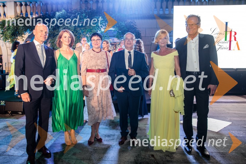  ... ;  Maja Vidergar , predsednica Lions kluba Ljubljana Iliriia;  ... ;  Mihajlo  Brodovič, ukrajinski veleposlanik v Sloveniji;  Sonja Poljanšek Škrabec, lastnica Welness centra Sunny;  Janez  Škrabec, direktor Riko d.o.o., predsednik Slovensko-ruskega poslovnega svetaKresna noč 2022, dobrodelna prireditev Lions kluba Ljubljana Ilirija