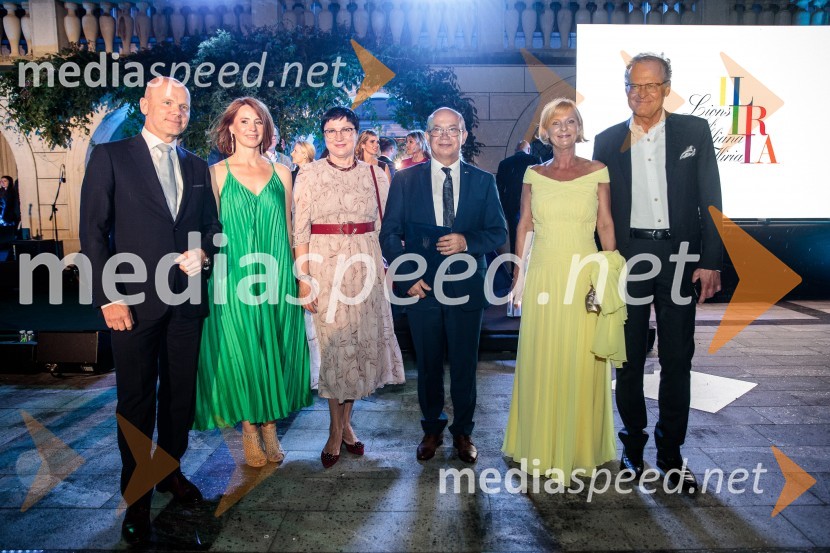  ... ;  Maja Vidergar , predsednica Lions kluba Ljubljana Iliriia;  ... ;  Mihajlo  Brodovič, ukrajinski veleposlanik v Sloveniji;  Sonja Poljanšek Škrabec, lastnica Welness centra Sunny;  Janez  Škrabec, direktor Riko d.o.o., predsednik Slovensko-ruskega poslovnega svetaKresna noč 2022, dobrodelna prireditev Lions kluba Ljubljana Ilirija