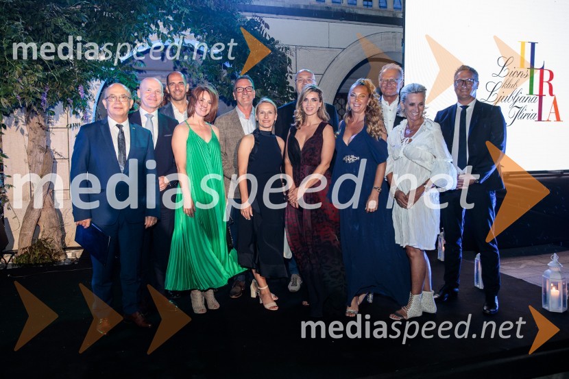  Mihajlo  Brodovič, ukrajinski veleposlanik v Sloveniji;  Maja Vidergar , predsednica Lions kluba Ljubljana Iliriia;  ... ;  ... ;  ... ;  ... ;  ... Kresna noč 2022, dobrodelna prireditev Lions kluba Ljubljana Ilirija