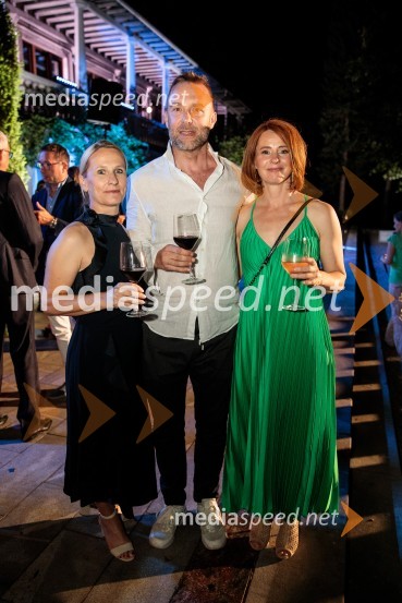  ... ;  ... ;  Maja Vidergar , predsednica Lions kluba Ljubljana IliriiaKresna noč 2022, dobrodelna prireditev Lions kluba Ljubljana Ilirija