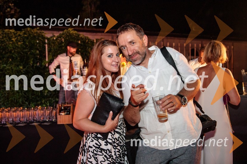  Aleksandra Barič, Britansko veleposlaništvo v Ljubljani;  Borut  Cvetko, kreativni direktor, Mediaspeed d.o.o.Kresna noč 2022, dobrodelna prireditev Lions kluba Ljubljana Ilirija