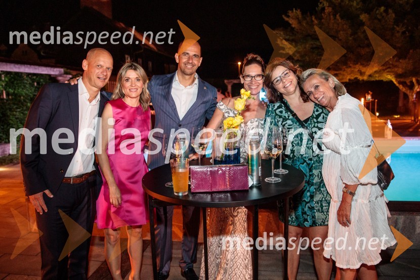  Primož Kozina, odvetnik;  Barbara Uranjek, direktorica, Britansko-slovenska gospodarska zbornica;  Marko  Mlakar, direktor in partner, Amrop Adria;  Katja  Mlakar, agencija AVI;  ... ;  ... Kresna noč 2022, dobrodelna prireditev Lions kluba Ljubljana Ilirija