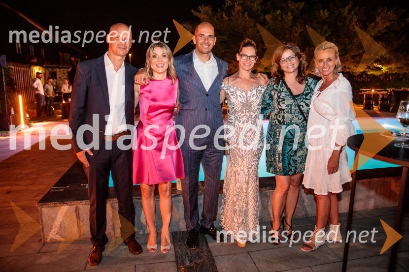  Primož Kozina, odvetnik;  Barbara Uranjek, direktorica, Britansko-slovenska gospodarska zbornica;  Marko  Mlakar, direktor in partner, Amrop Adria;  Katja  Mlakar, agencija AVI;  ... ;  ... Kresna noč 2022, dobrodelna prireditev Lions kluba Ljubljana Ilirija